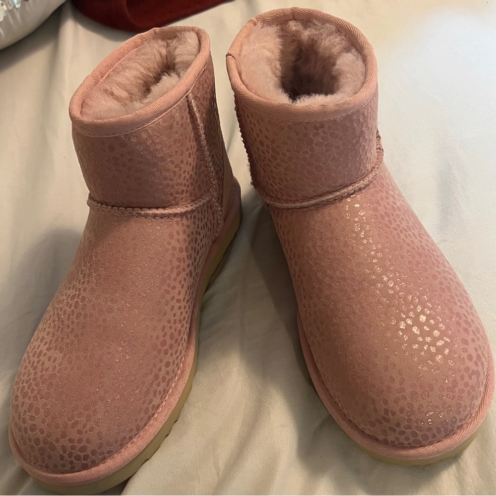 Ugh boots light pink cheetah print